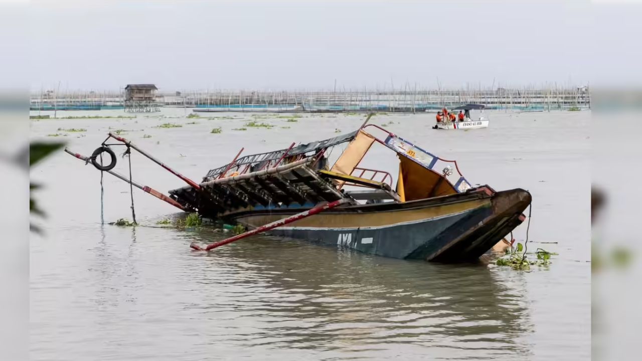 Mathura: Ten dead, several missing as boat capsizes in Yamuna river; Search operation underway