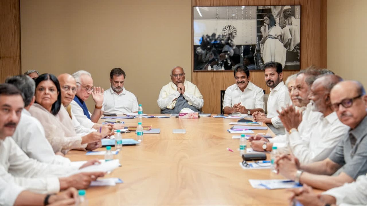 We will move forward unitedly with opposition on women reservation issue: Kharge at CWC meet