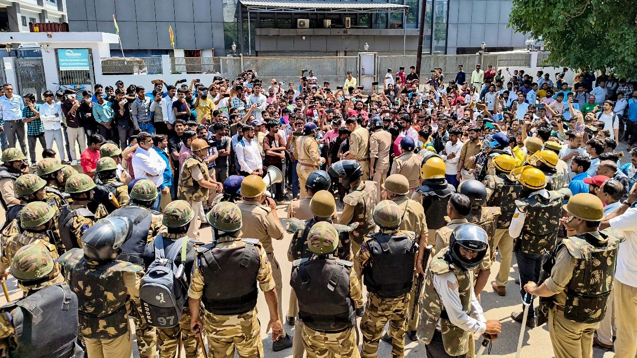 Noida–Faridabad Wage Protest: What triggered the unrest and what workers are demanding