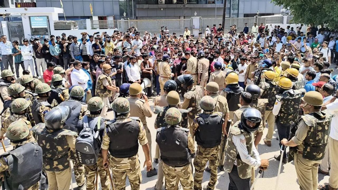 Noida firms raise minimum wages above Rs 16,000 after workers potest