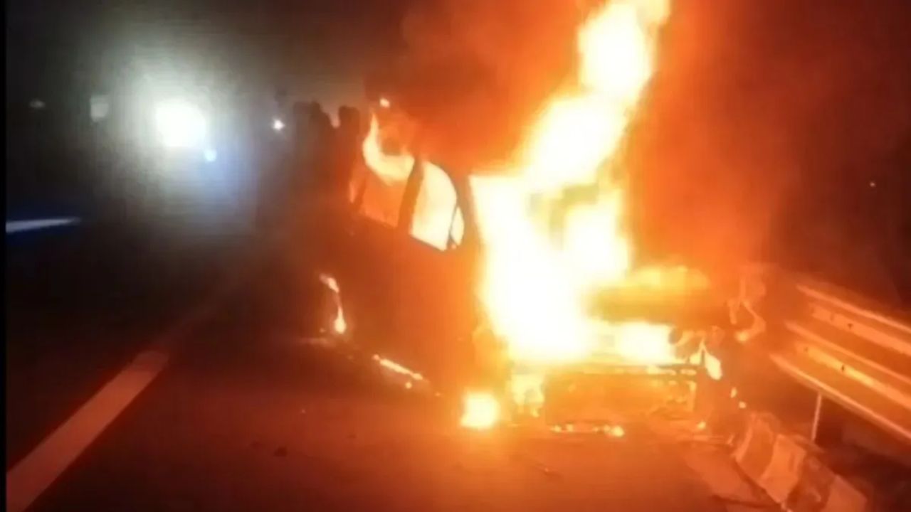 Delhi-Mumbai Expressway Horror: Moving Car Erupts in Flames, 5 Burn Alive in Alwar Tragedy