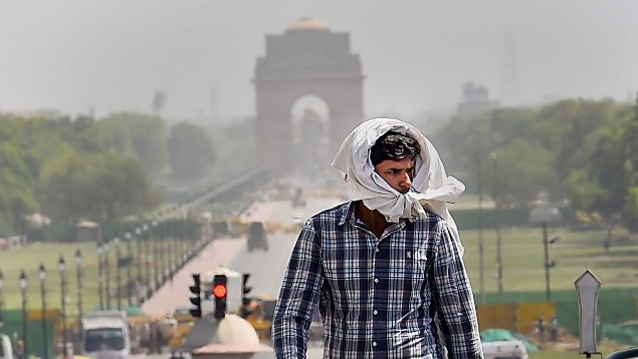 Delhi sizzles at 42°C+, IMD issues yellow alert; Rain may bring relief from Monday