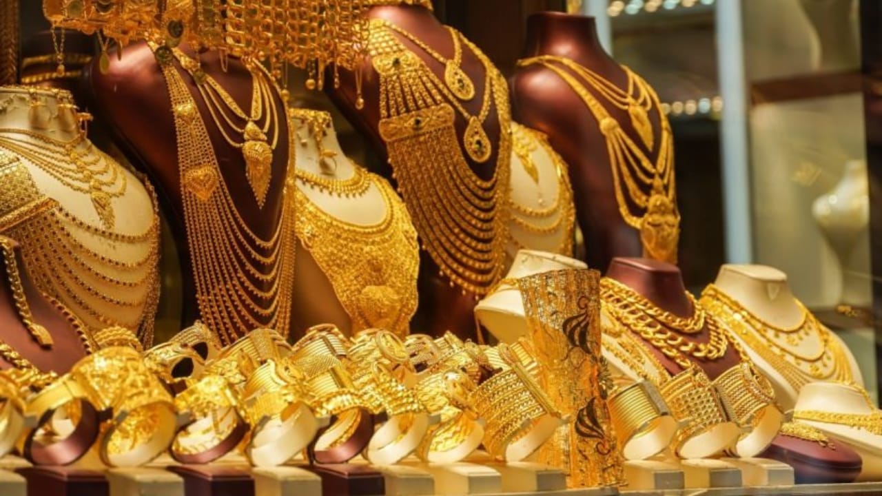 Gold price weakness continues in India: Market signals turn mixed