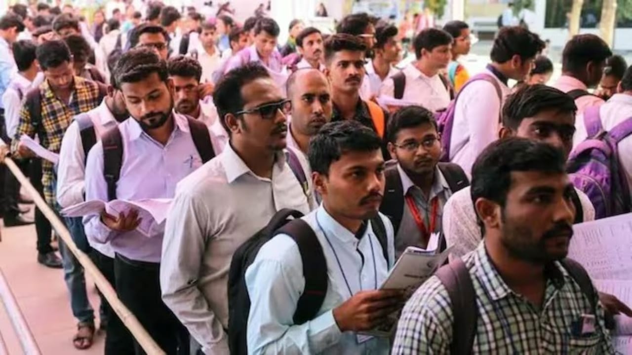 Over 25 Lakh Youth Applied for 41,000 UP Home Guard Jobs? Inside India’s Growing Employment Crisis