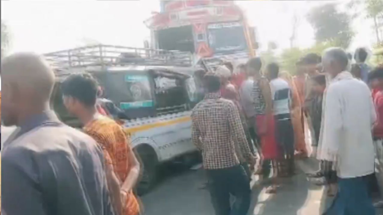 UP: 8 killed, 2 injured as van collides with truck in Lakhimpur Kheri