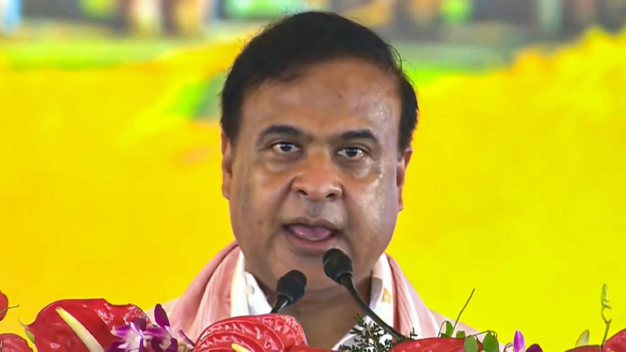 Himanta Biswa Sarma takes oath as Assam CM for 2nd consecutive term