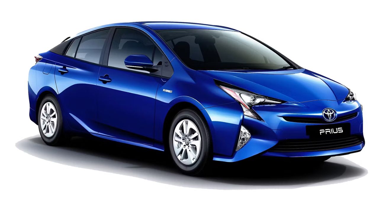 Looking for a 40 Kmpl car? This toyota prius costs less than you think