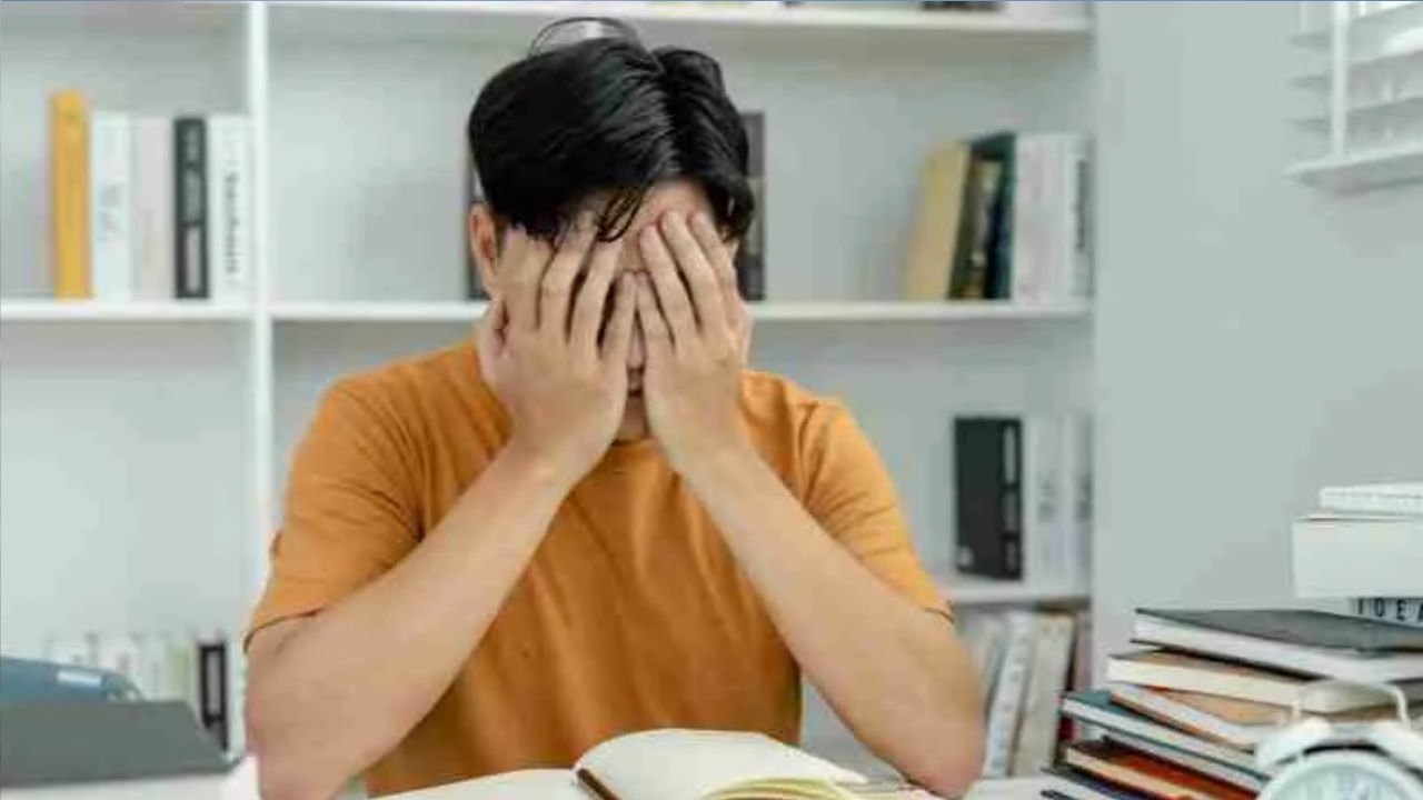 Micro-anxiety: the subtle, silent digital stress quietly shaping our modern lives