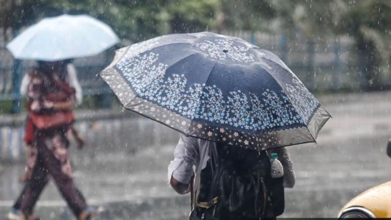 IMD warns heavy rain & strong winds across 19 states, including Delhi, UP and Bihar