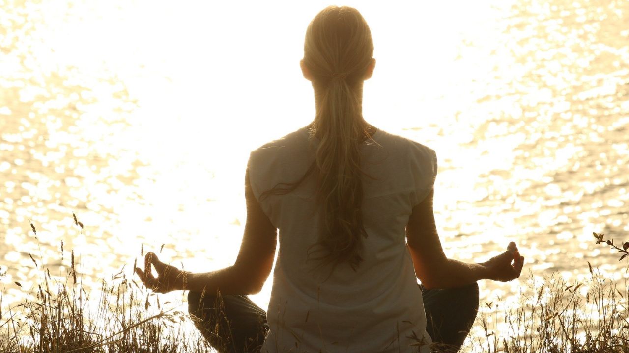 Can spirituality boost mental health?  What experts recommend