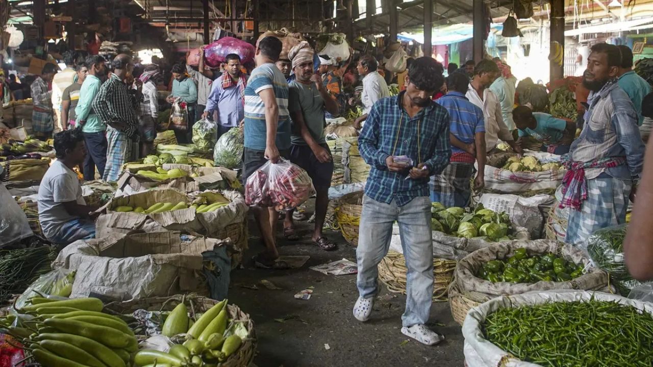 Azadpur Mandi Crisis? Delhi strike pushes ginger, coriander and lemon prices sharply higher