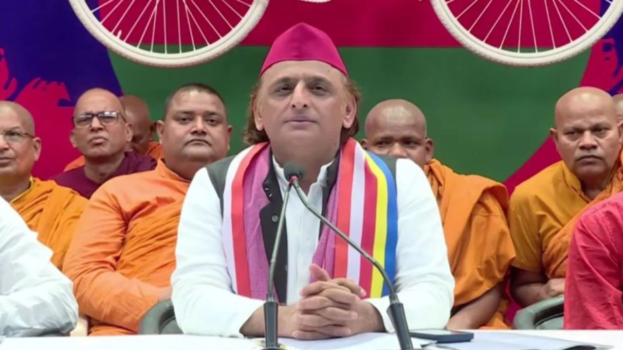Akhilesh Yadav slams BJP; Accuses it of reducing women to slogans