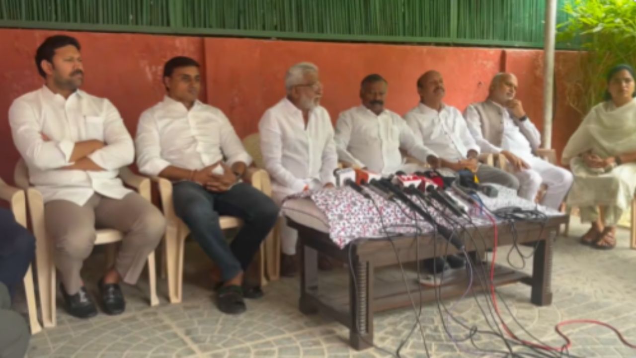 YSRCP MPs hold Presser in Delhi; Target TDP over Amaravati projects