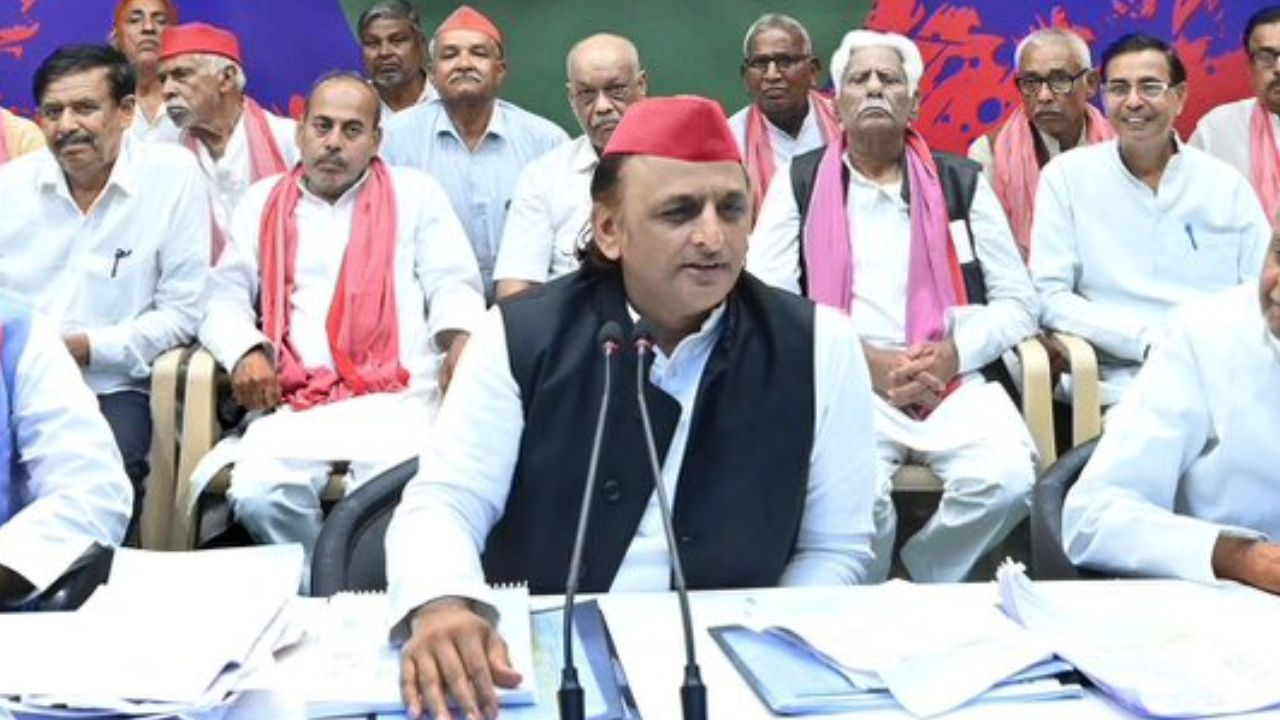 Lucknow Fire Tragedy: Akhilesh Yadav targets Yogi Govt over commercial activities in residential areas