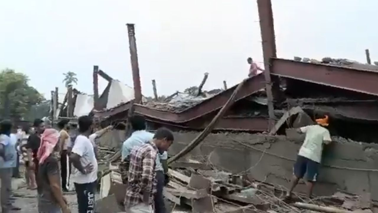Kolkata Warehouse Roof Collapse: 3 Killed, over 40 feared trapped under debris