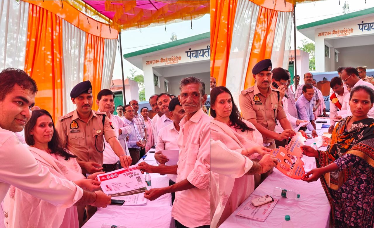 DC Saumya Agarwal during cards distribution (dynamite News)