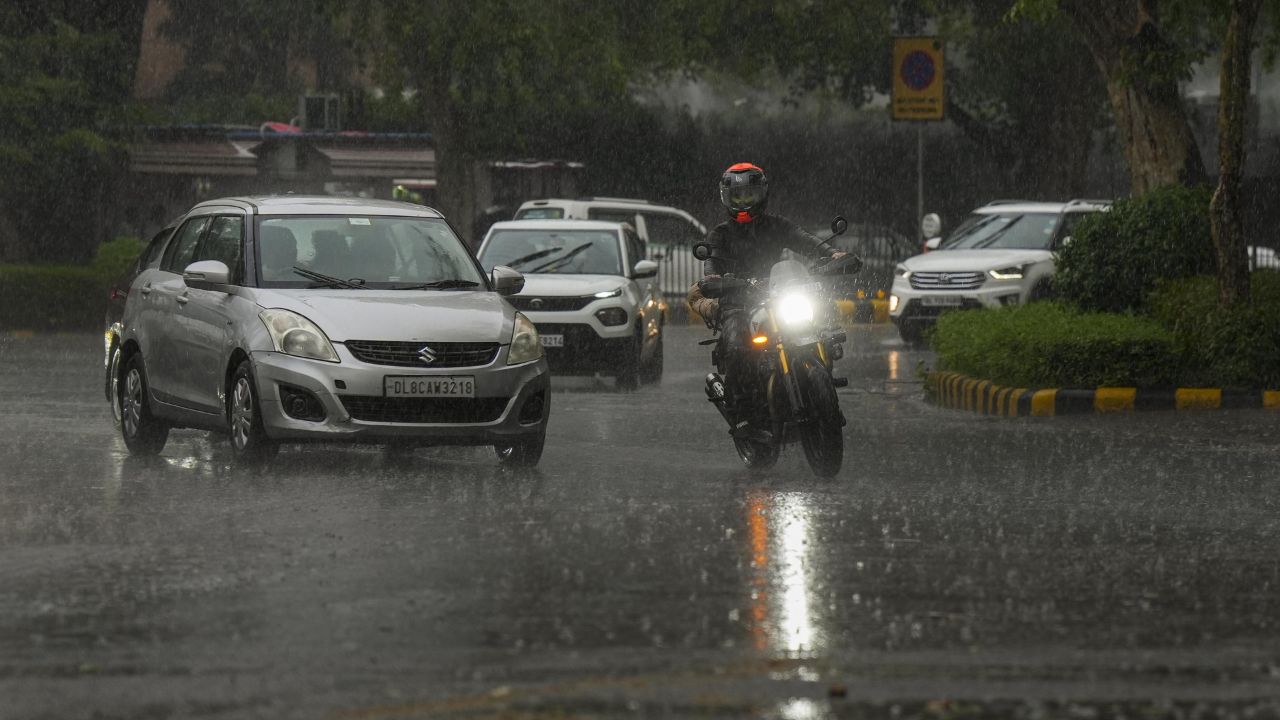 Weather Update: IMD issues yellow alert as Delhi-NCR braces for rainfall, thunderstorms