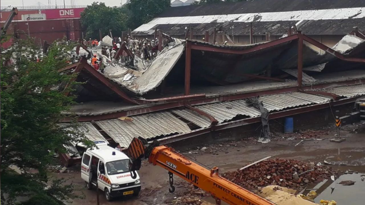 Kolkata warehouse collapse: Death toll rises to 11, Five arrested as SIT begins probe