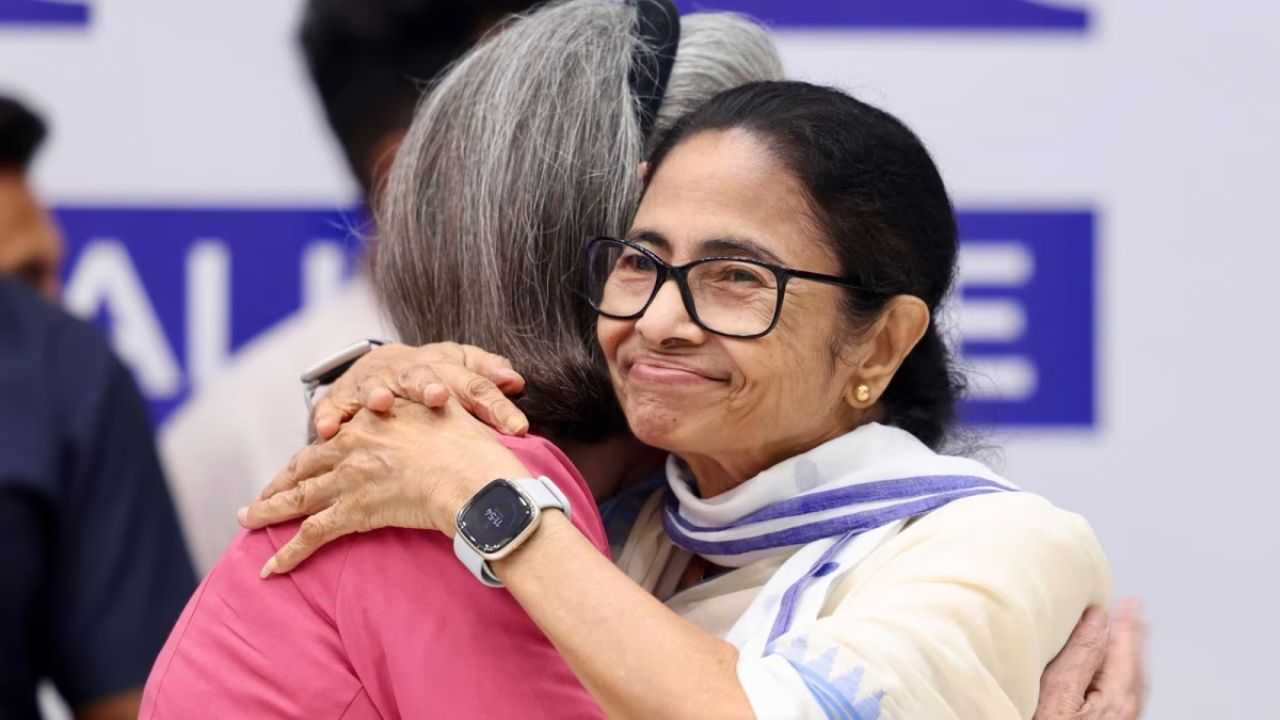 Mamata Banerjee meets Sonia Gandhi amid TMC crisis and opposition unity push
