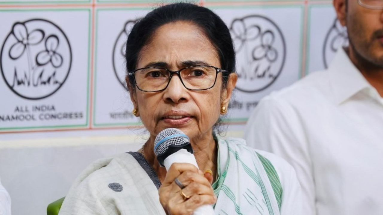 Mamata camp, rebel faction submit rival office bearer lists to EC