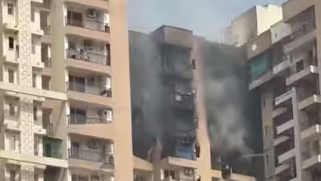 Fire breaks out on 21st Floor of Noida’s Aranya Society; 6 tenders on spot