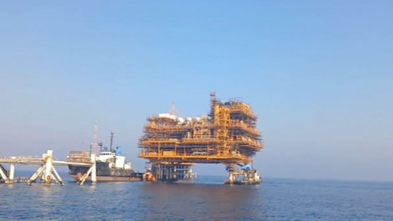 Iran launches 6,200-tonne offshore oil platform in Persian Gulf