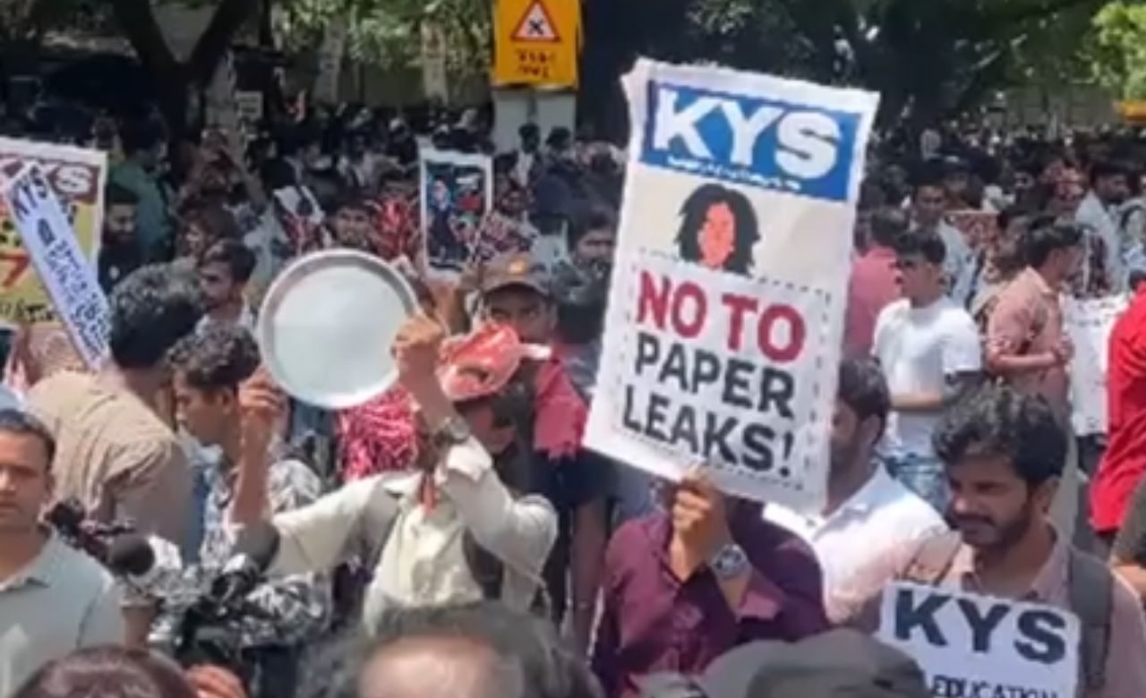 CJP Protest In Delhi: Why plates, spoons, and exam anger have become symbols of youth frustration