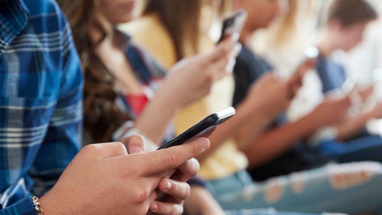 After Australia, Indonesia and Malaysia now UK Bans Social Media for Under-16