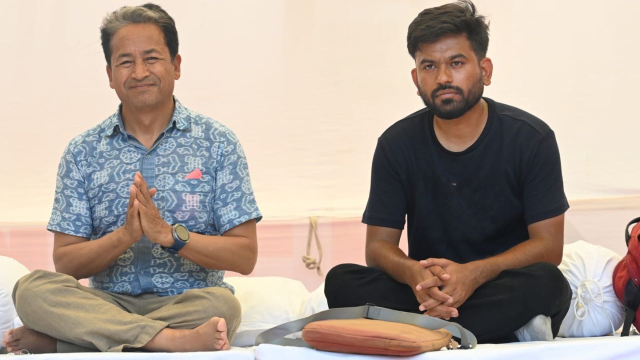 Water, Hygiene Facilities Cut-Off: CJP chief Dipke targets Delhi police as Wangchuk begins hunger strike; Video here