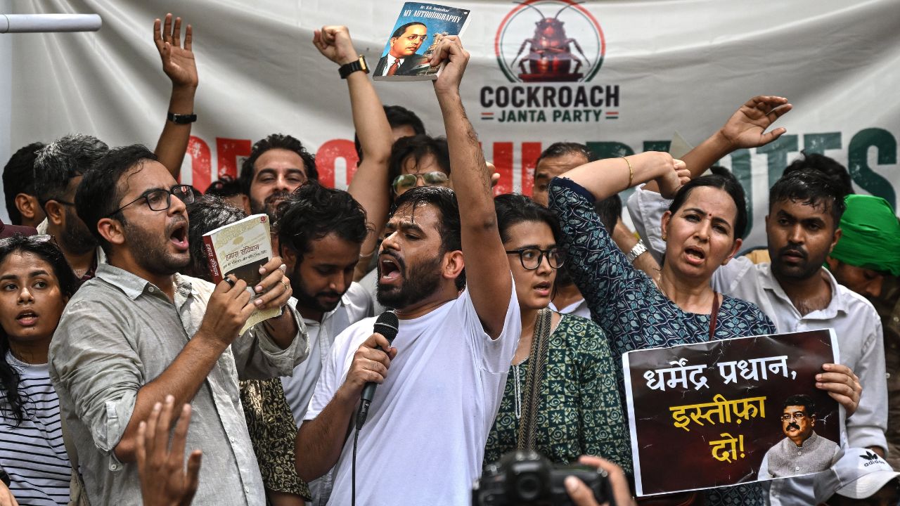 BREAKING: Abhijeet Dipke falls ill during CJP protest at Jantar Mantar amid scorching Delhi heat