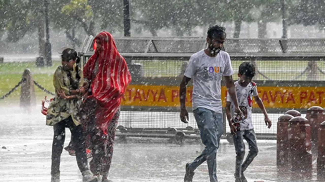 Rain, gusty winds lash parts of Delhi; IMD issues yellow alert for more thunderstorms
