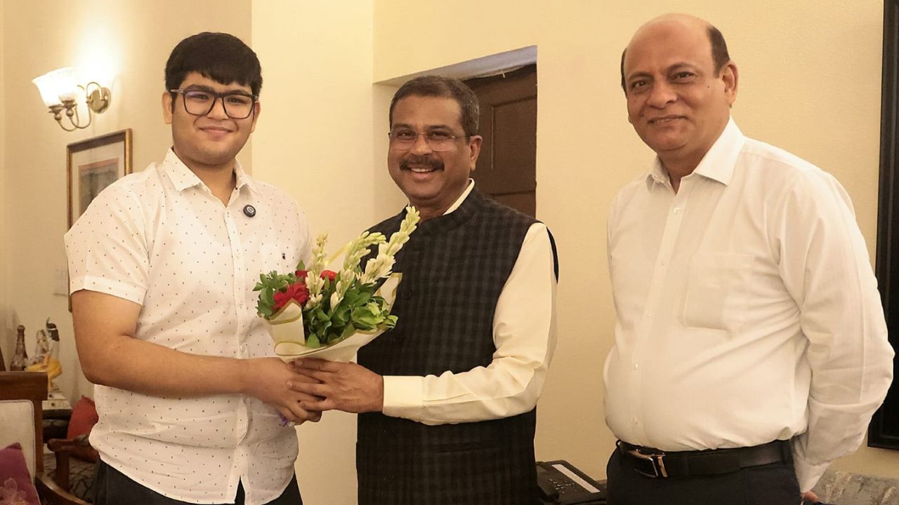 Dharmendra Pradhan Meets NEET UG Topper, Panshul Bansal: Nitizens React With Anger 