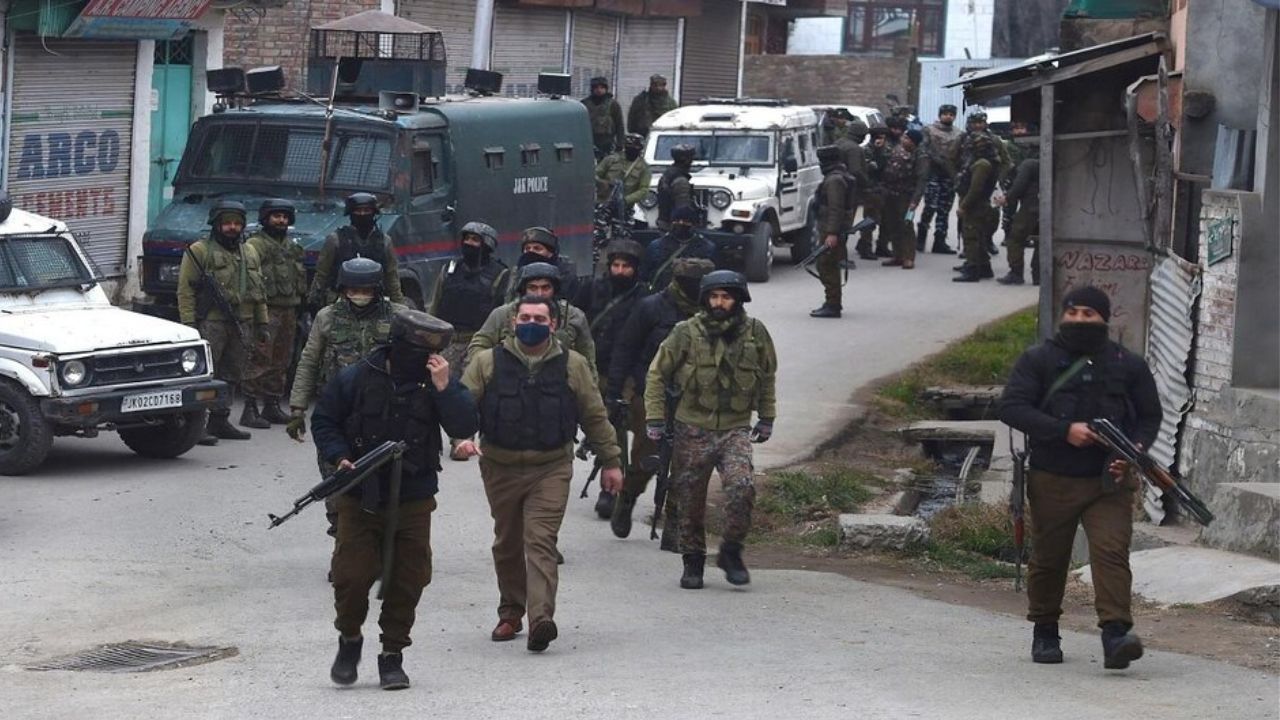 Jammu And Kashmir Terror Acttack: Policeman Aashiq Hussain Qureshi Killed in Anantnag Terror Attack