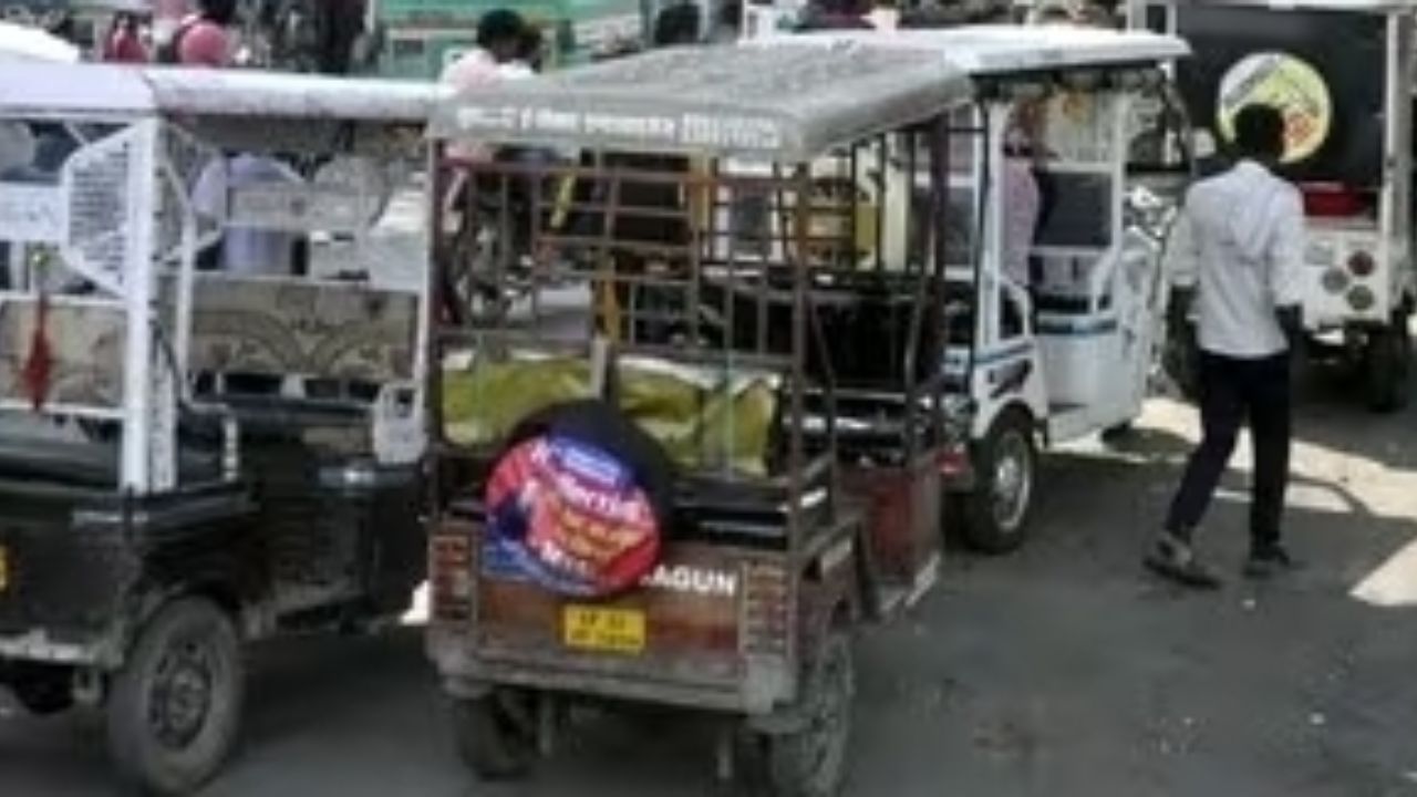 BAT-BMS App Removed: Govt orders ban over E-rickshaw battery security concerns in India