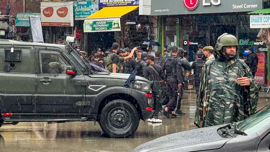 Kulgam Terror Attack: Jammu and Kashmir Administration Tightens Security for Migrant Workers, Massive Hunt Launched for Terrorists
