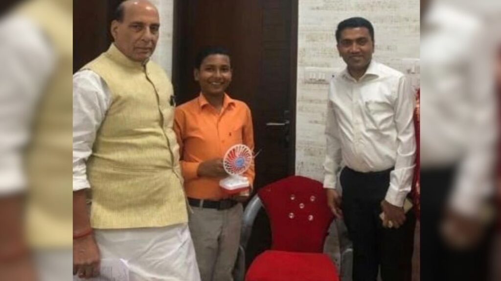 A bright innovator since childhood, Rahul Singh presents one of his inventions to Union Minister Rajnath Singh and Goa CM Pramod Sawant. (Source: Rahul Singh’s family)