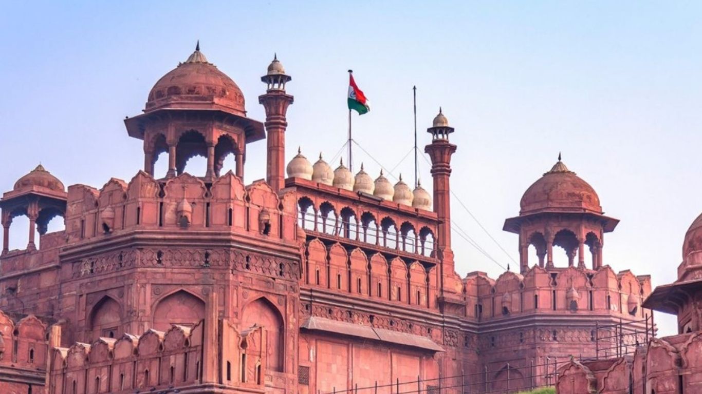 Red Fort Bomb Threat Triggers Delhi Alert, Later Found to Be Hoax