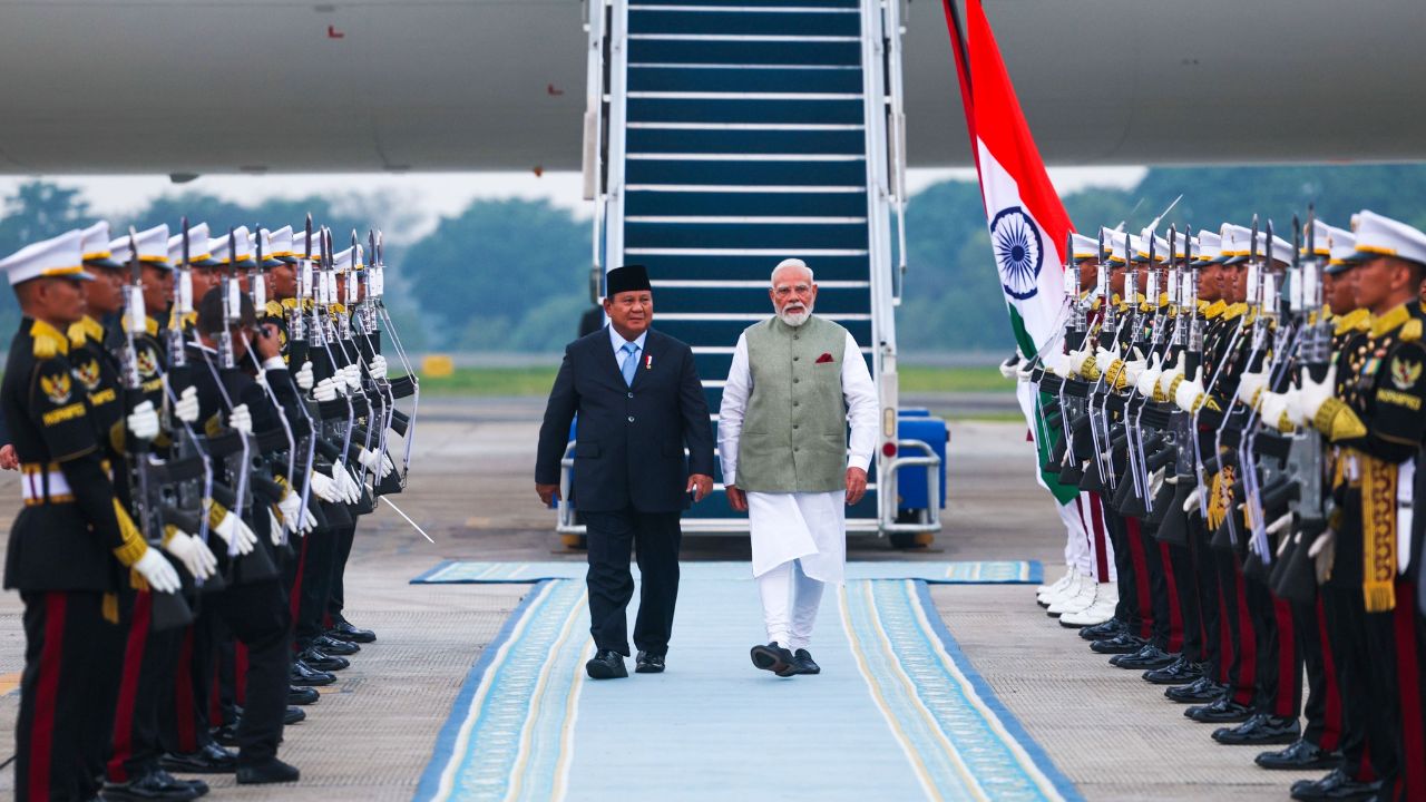 Warm and grand reception to PM Modi at Jakarta Airport