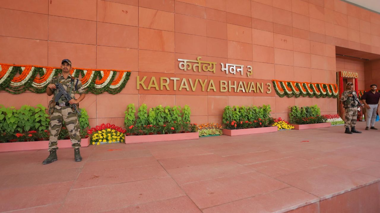 Big Breaking: Amid Student Protests, Centre Reshuffles Top Bureaucracy; Vineet Joshi Moved Out of Education Ministry