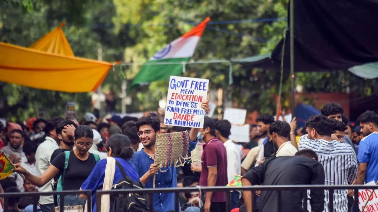 ‘We See Ourselves In Them’:Pakistani Gen Zs Reacted To Indian Student Protest