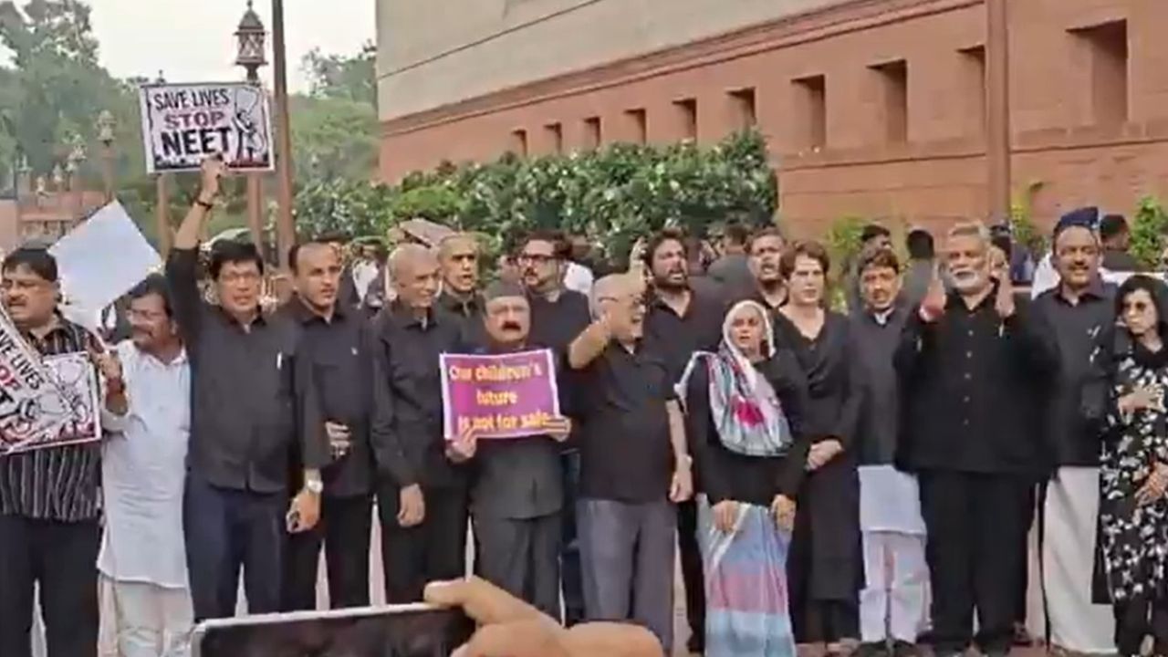 Parliament Monsoon Session: Opposition MPs Wear Black Dress In Parliament, Intensify Protest A Day After PM Residence Dharna