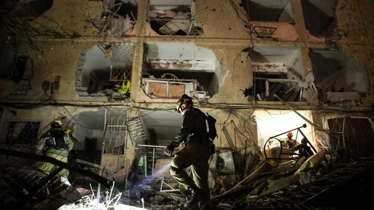 US-Iran War Update: Middle East Conflict Escalates as Washington Continues Strikes, Tehran Threatens Retaliation