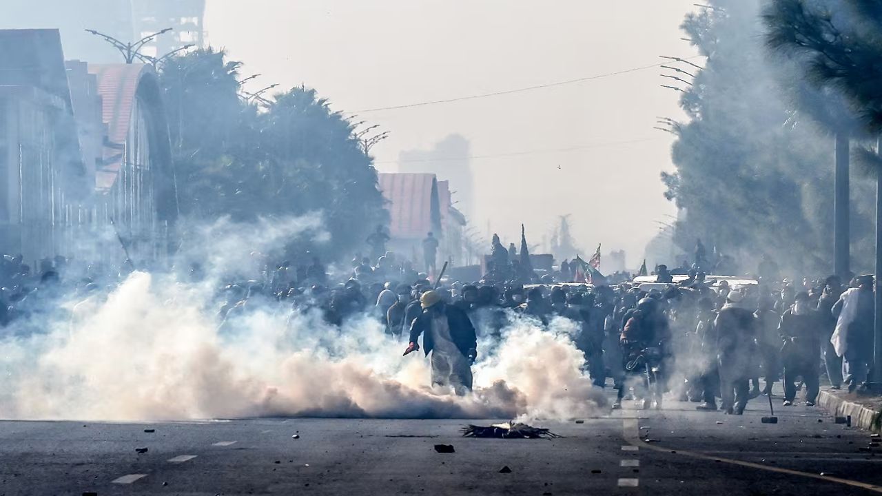 Pakistan-Occupied Kashmir Unrest: Reports Claim Over 30 Dead Amid Security Crackdown
