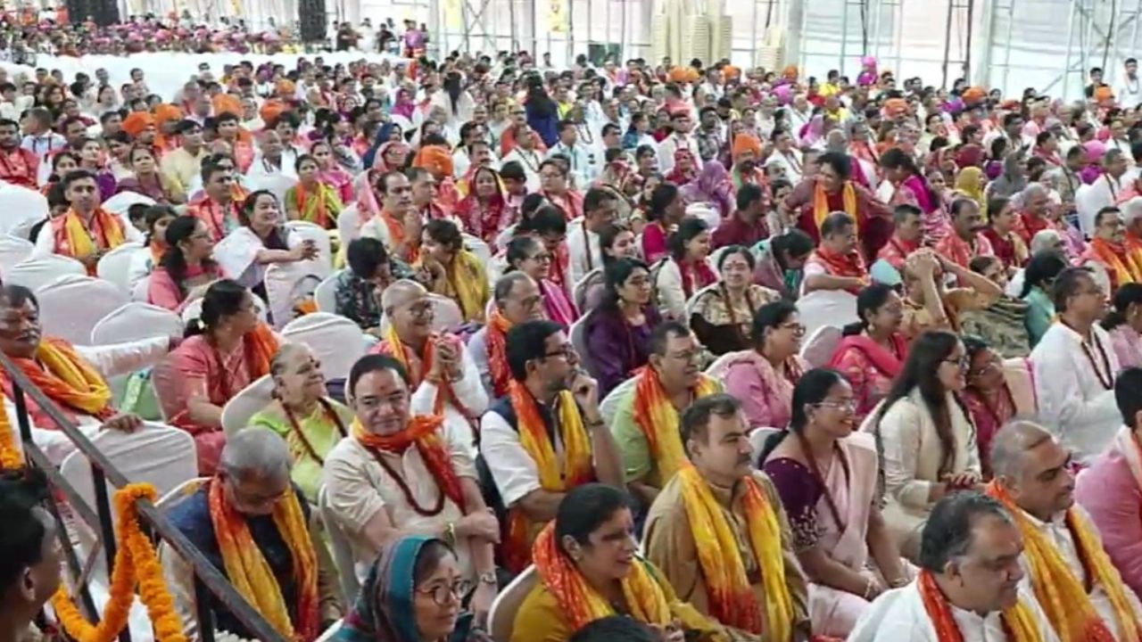 Thousands of devotees gathered to seek the blessings of Om Siddheshwar Brahmrishi