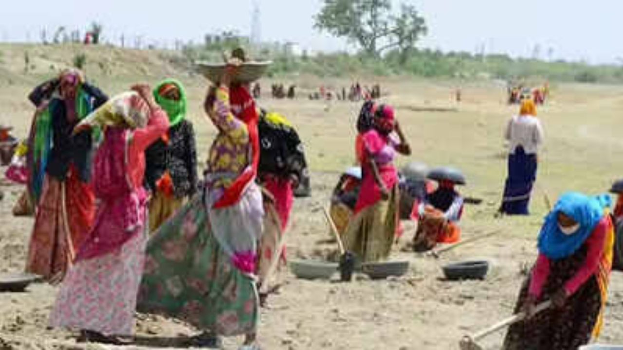₹300 Minimum Wage Rule Begins: What changes for rural workers under VB-G RAM G?
