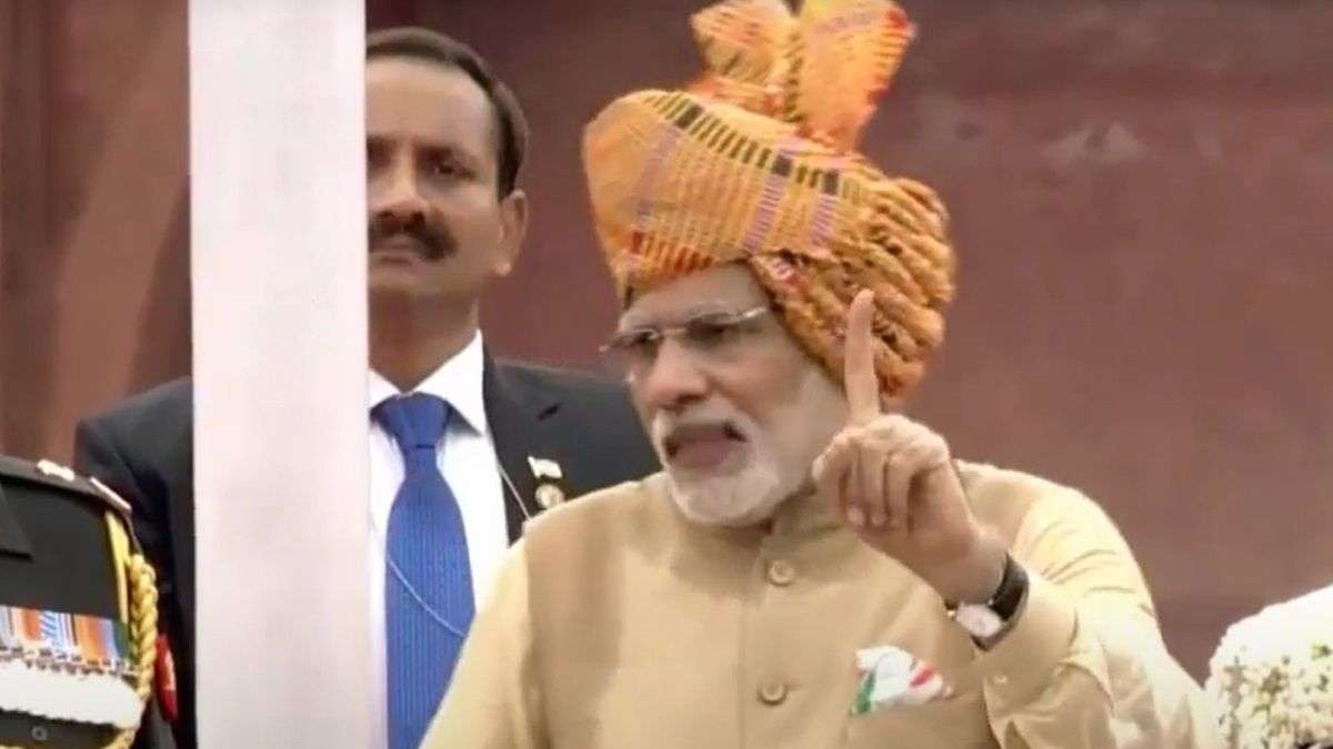 In 2015, Prime Minister Narendra Modi opted for a yellow-based turban featuring intersecting patterns in red and dark green for his Independence Day appearance. The vibrant headgear added a striking splash of colour to his traditional attire, highlighting his continued tradition of showcasing India’s diverse textile heritage.