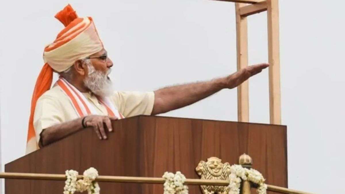 In 2020, amid the Covid-19 pandemic, Prime Minister Narendra Modi opted for a subtle saffron and cream-coloured turban for his Independence Day appearance. The understated headgear complemented his orange and white scarf, adding a traditional yet dignified touch to his ceremonial attire during a challenging period.