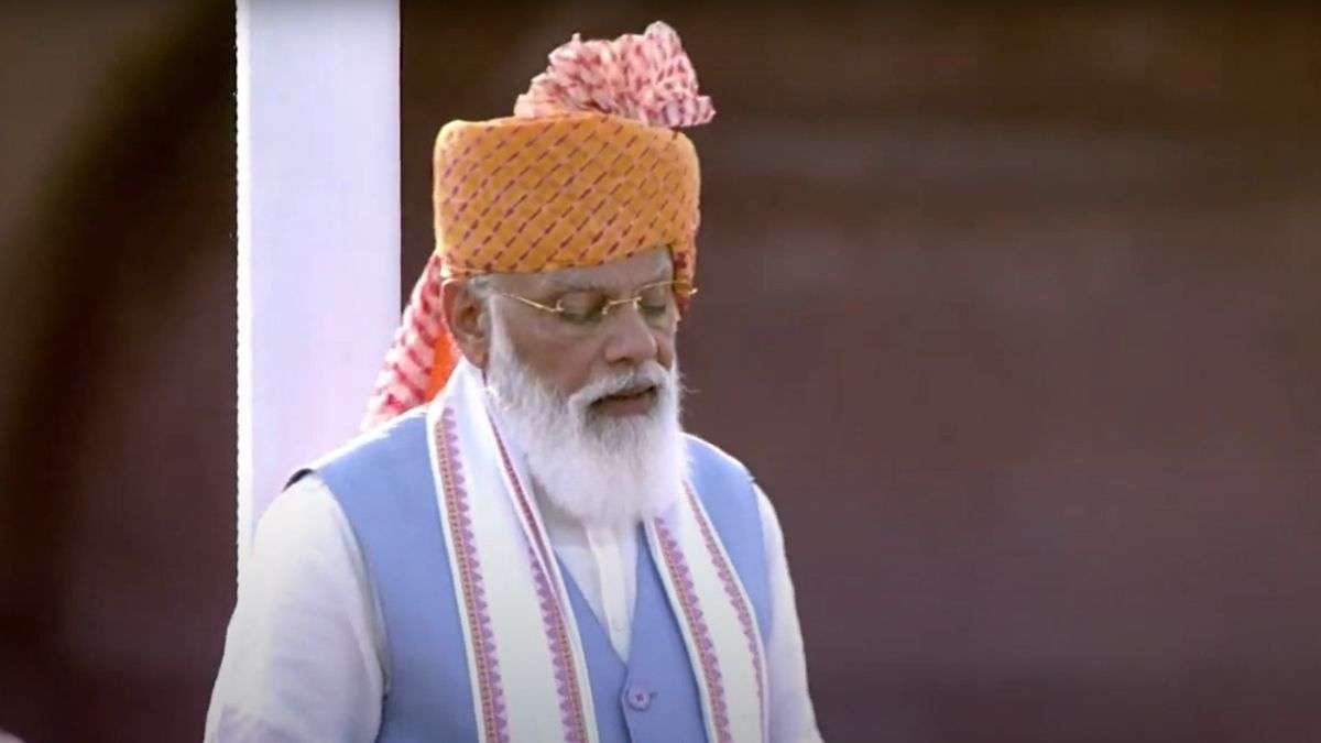 In 2021, Prime Minister Narendra Modi appeared at the Red Fort wearing a saffron turban with a long pink fabric tail, adding a vibrant traditional touch to his Independence Day attire. He paired the distinctive headgear with a white kurta, blue jacket and white scarf, creating a blend of elegance and cultural style.