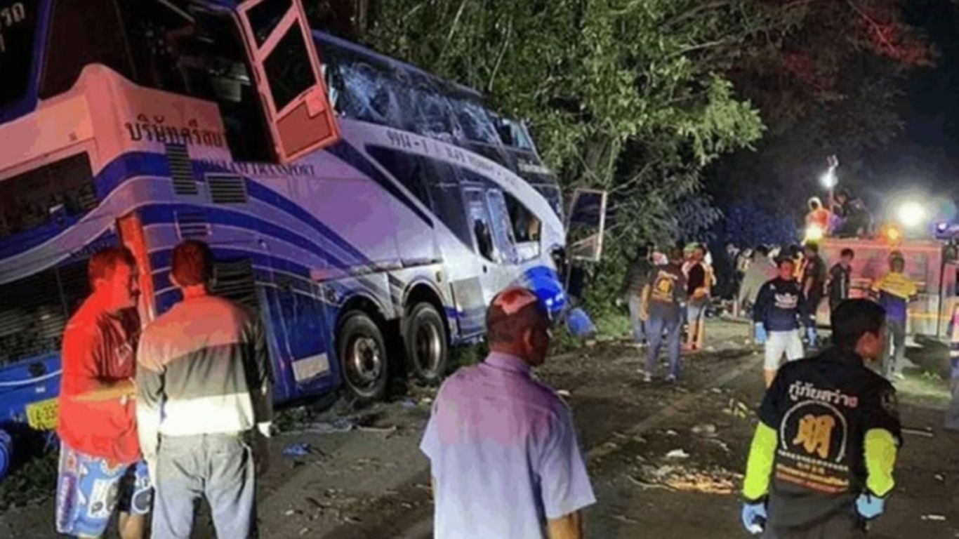 Brazil Road Accident: Minibus-Truck Head-On Collision Kills 23 in Parana State