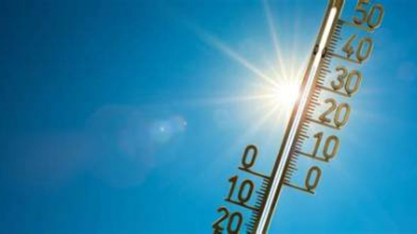Delhi Weather Update: Temperature at 33°C, AQI Remains ‘Unhealthy’ at 213